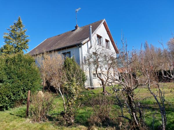 Maison aux beaux volumes à rénover