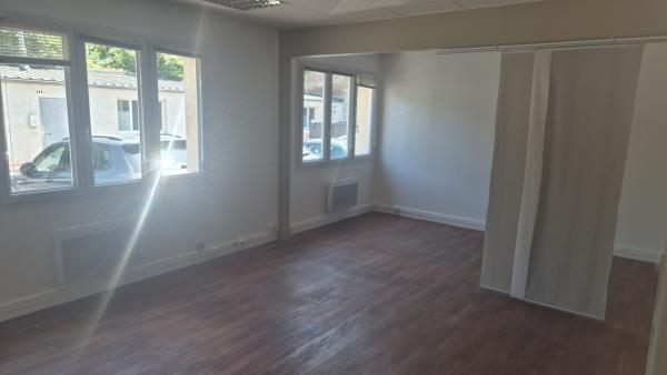 Bureaux au cœur du quartier Henriville